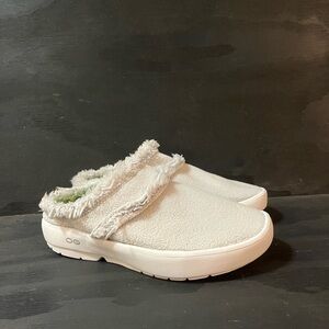 OOFOS Oocoozie Womens Size 7.5 Grey White Recovery Mule Shoes Slippers